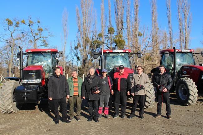 Három a magyar igazság, avagy traktorátadás Invest módra