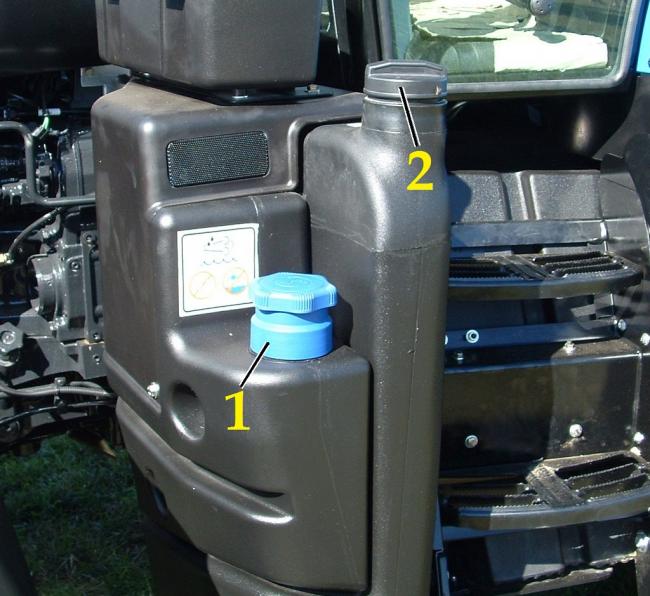 2. ábra Üzemanyag tartályok tanksapkái 1. AdBlue tanksapka; 2. Gázolaj tanksapka