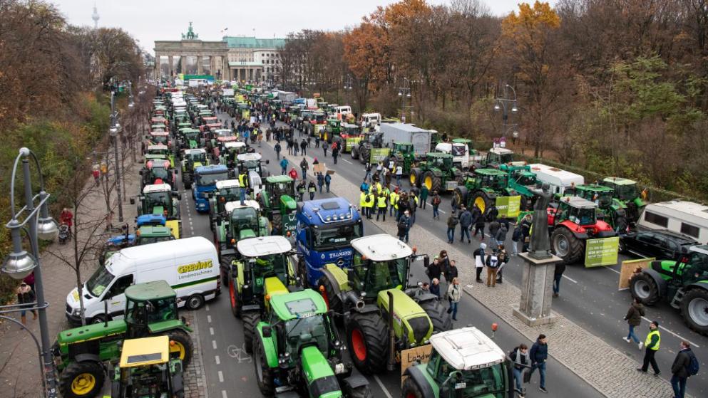 10 ezer német gazda tüntetett Berlinben