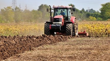 traktor mezőgazdaság