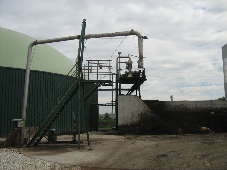 A biogáztelepek letermelt biomasszája is a hígtrágyához hasonlóan kerül feldolgozásra