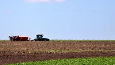 Mezőgazdasági munkagép a földeken