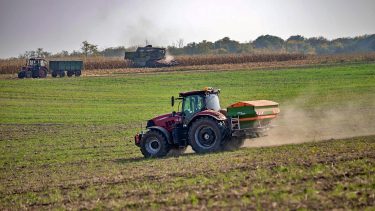 Mezőgazdasági munkagépek őszi munkán