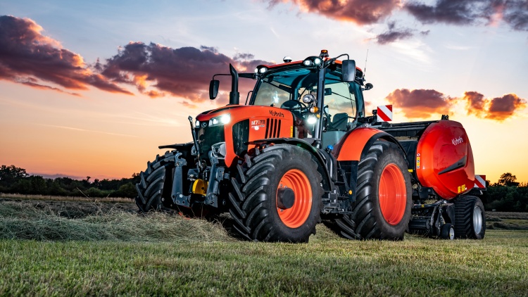 Kubota traktor mezőgazdasági gépkapcsolatba