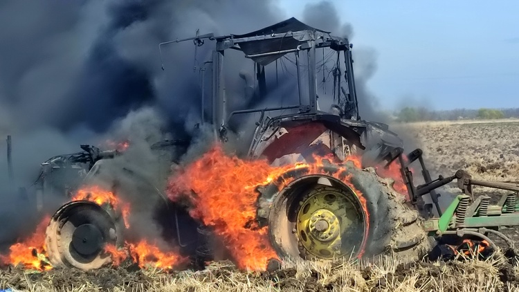 Mezőgazdasági munkagép tűzben