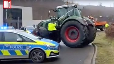 traktoros incidens gazdatüntetés
