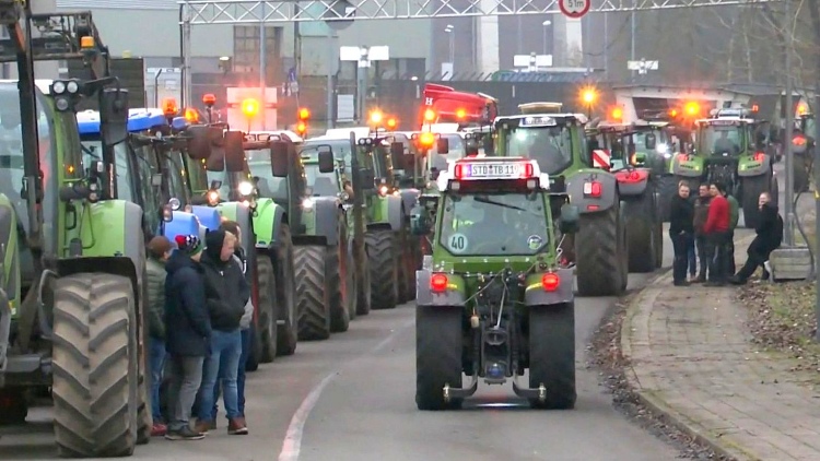 tüntető európai gazdák