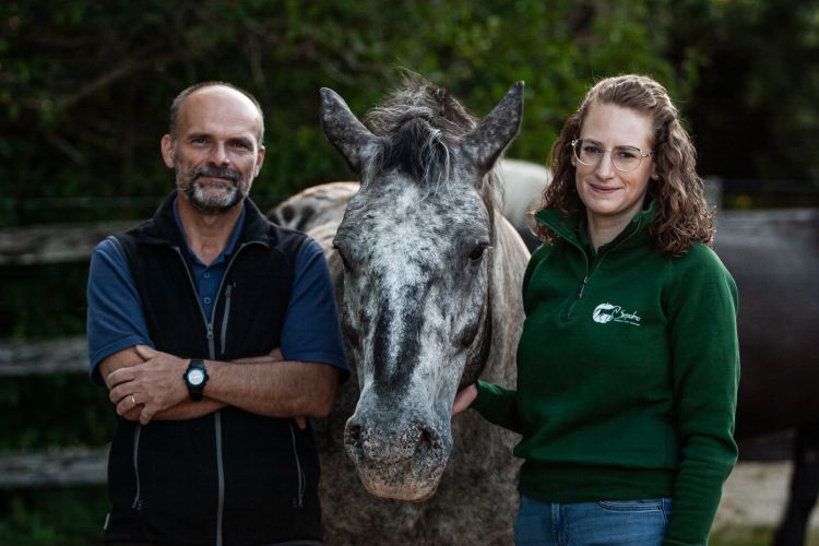 Nagy Tamás ügyvezető igazgató, Dr. Kelemen Zsófia telepvezető állatorvos