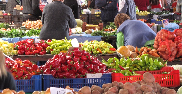 helyi piac őstermelő zöldség paprika burgonya