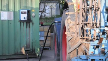 traktor tankolás