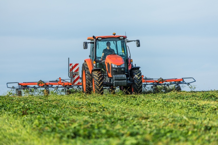 M5002 tedder grass
