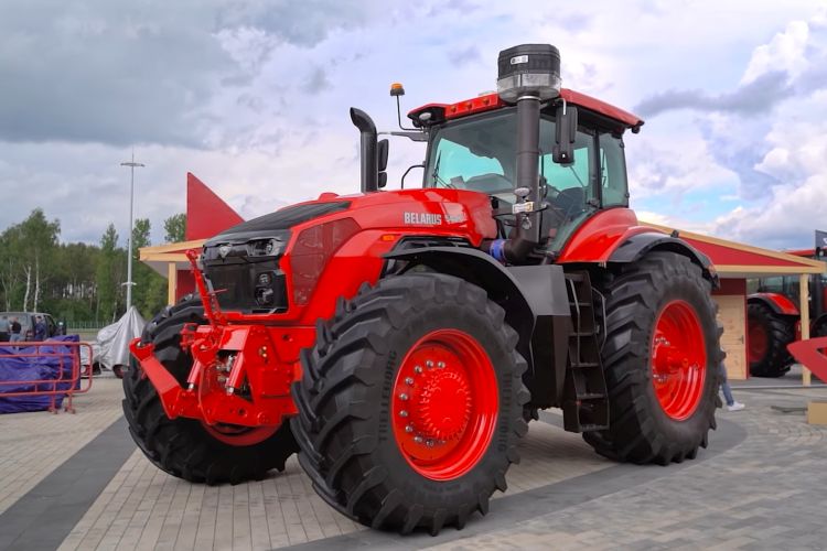 BELARUS 5425 traktor