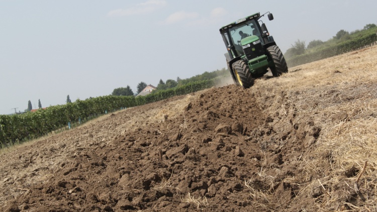 talajművelés traktor