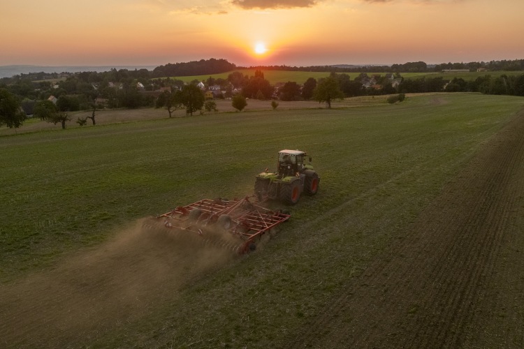 Cruiser 7 XLtarlóápolás, felszínegyengetés