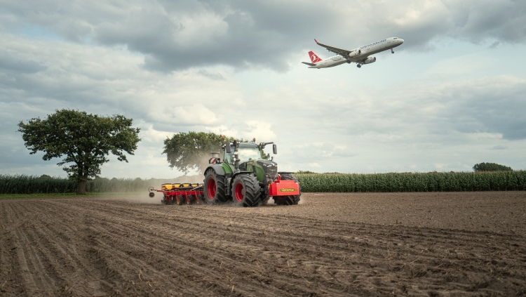 Väderstad Field Ad Hannover Airport