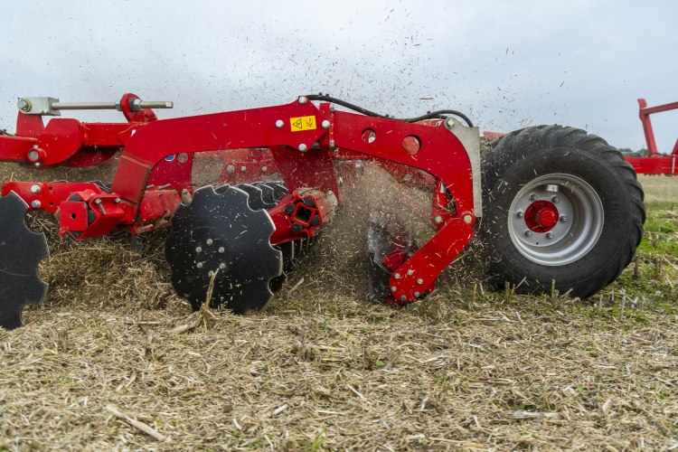 Joker és késhenger kombináció, ultrasekély, intenzív tarlóhántás