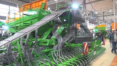 Körbejárjuk az Amazone standját az Agritechnicán.