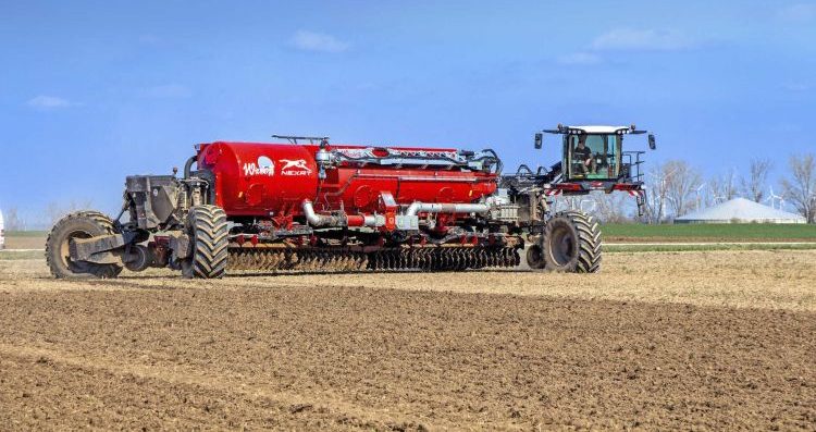 hordozóplatform egyik kulcseleme a gyors és szerszám nélküli cseregép-rögzítés (fotó: nexat.de)