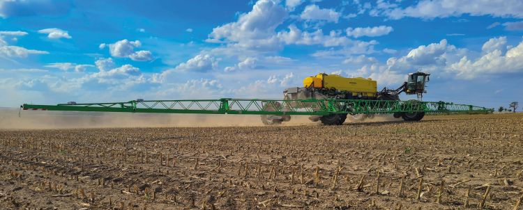 A növényápolási modulok közül a permetezőegység emelkedik ki (fotó: dammann-technik.de)