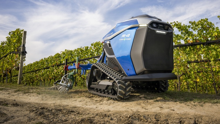 New Holland R4 Robot