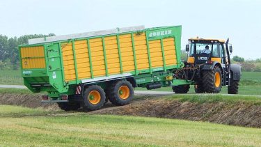 pótkocsi traktor kanyarodásban