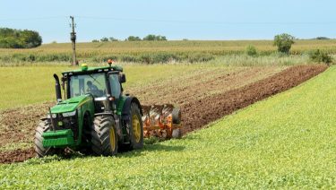 traktor forgatásos talajművelés