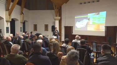 Az AltoTerra Kft. kutatás-fejlesztési szakembere előadást tart a Téli Gazdaesték kiskunhalasi rendezvényén
