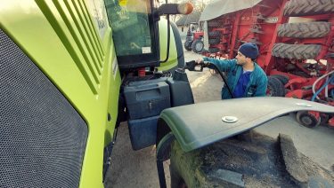 Traktor tankolás gázolaj