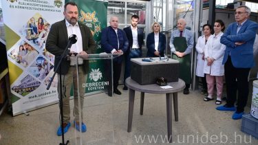 Debreceni Egyetem magyar űrnövény kísérlet