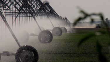 Öntözés szántóföld traktor öntözőgép