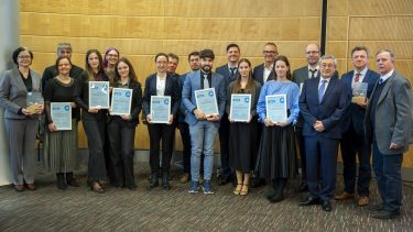 K&H a fenntartható agráriumért ösztöndíjpályázat díjazottak, felkészítőik bank képviselői