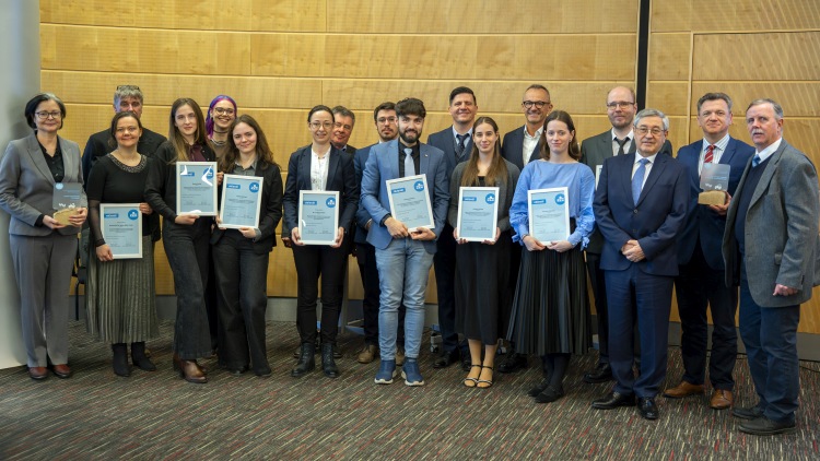 K&H a fenntartható agráriumért ösztöndíjpályázat díjazottak, felkészítőik bank képviselői