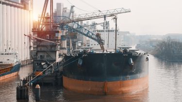 Műtrágya-berakodás tengeri szállítás