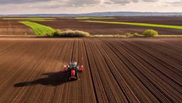talajművelés vetés szántóföld traktor munkagép
