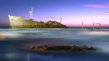 Végzetesen sérült teherszállító hajó a Perzsa-öbölben (Illusztráció: Shutterstock)