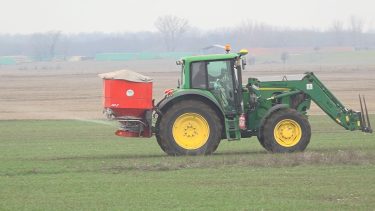 Elindult a tavaszi fejtrágyázás a Dél-Alföldön