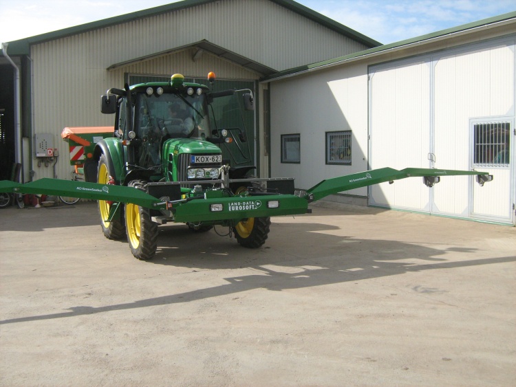 2. kép. Az üzemeltető vázkeretre szerelt színképelemző szenzorok