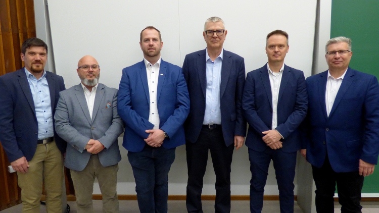 Az elnökségi tagok megválasztása a magas jelölti szám miatt három fordulóban zajlott. A szavazás eredményeként az elnökség tagjai: (jb) Ackermann Tamás, Háj András, Horváth Bence, Keller Károly, Gyökös Barna és Zahorán Zalán lettek; középen (jb3) Harsányi Zsolt elnök