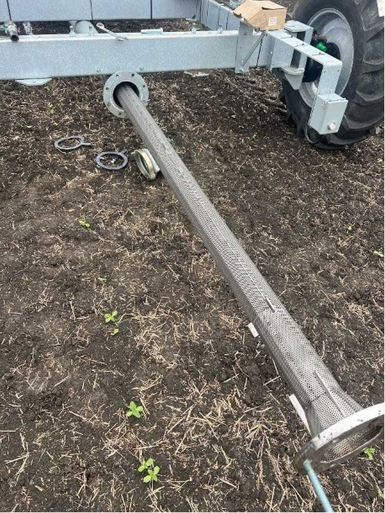 Utólag beépített szűrőbetét a tömlős lineárokhoz (itt kihúzott állapotában látható)