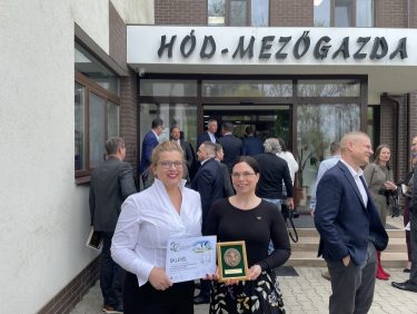 A „Kiskérődző szakmai továbbképzések” című pályázat a 32. Alföldi Állattenyésztési és Mezőgazda Napok keretében kiírt „Termékdíj a Magyar Állattenyésztésért 2026” pályázatán II. Díj elismerésben részesült Állategészségügy, Szaporodásbiológia és Élelmiszeripar kategóriában.