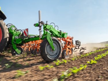 Az Amazone Venterra 2K kamera vezérelt sorvezetéssel segíti a precíziós sorközművelést. Fotó: Amazone