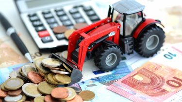 számológép készpénz pénzérme traktor agrárfinanszírozás