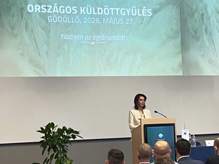 előadó a NAK küldöttgyűlésén