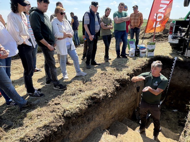 Dr. Dobos Endre, a Magyar Talajtani Társaság elnöke a Betamag csabacsűdi szakmai rendezvényén