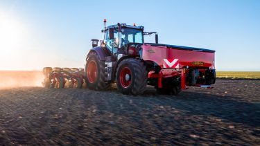 FH 2200 első tartállyal szerelt Tempo V a Väderstadtól (Fotók: Väderstad)