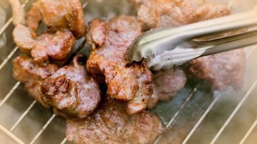 Noha nincs túlkínálat, mégis nyomott, alacsony árakkal indul a grillszezon