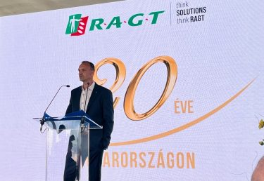 Sík Imre RAGT ügyvezető köszöntőt mond