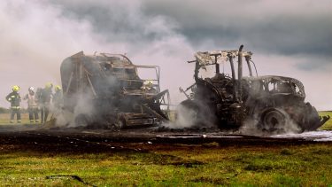 traktor bálázógép tűz tűzoltók mezőgazdasági káresemény