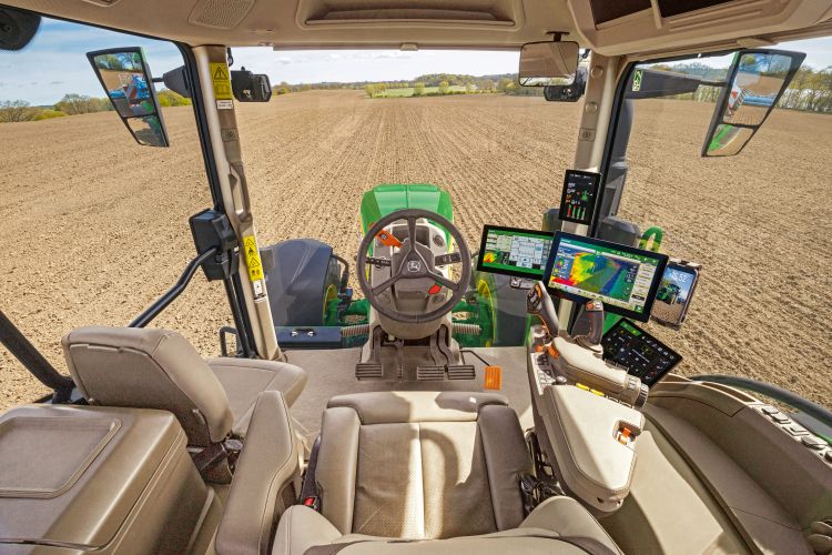 John Deere fülke munka közben